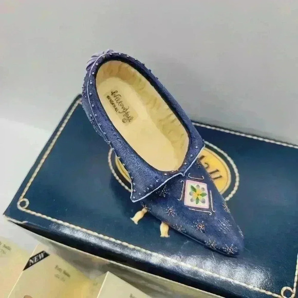 CIRCA 1993 Willow Hall Age Elegance Midnight Star Mini-Shoe High Heel Blue Boxed - Picture 2 of 10